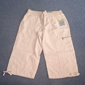 Tek Gear Beige Capri Pants